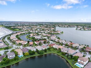 9741 S Miralago Way in Parkland, FL - Foto de edificio - Building Photo