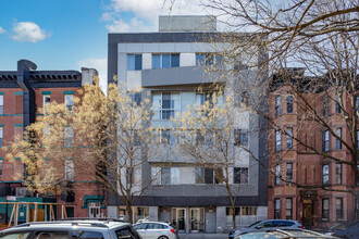 136 Saint Marks Pl in Brooklyn, NY - Building Photo - Building Photo