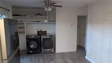 426 Greenbriar Townhouse Way in Las Vegas, NV - Building Photo - Building Photo