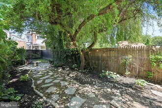 466 1/2 Conarroe St in Philadelphia, PA - Building Photo - Building Photo