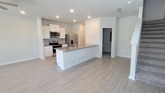 605 W South St, Unit 231 in Leander, TX - Building Photo