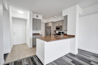 1830 Radius Dr, Unit 825 in Hollywood, FL - Building Photo - Building Photo