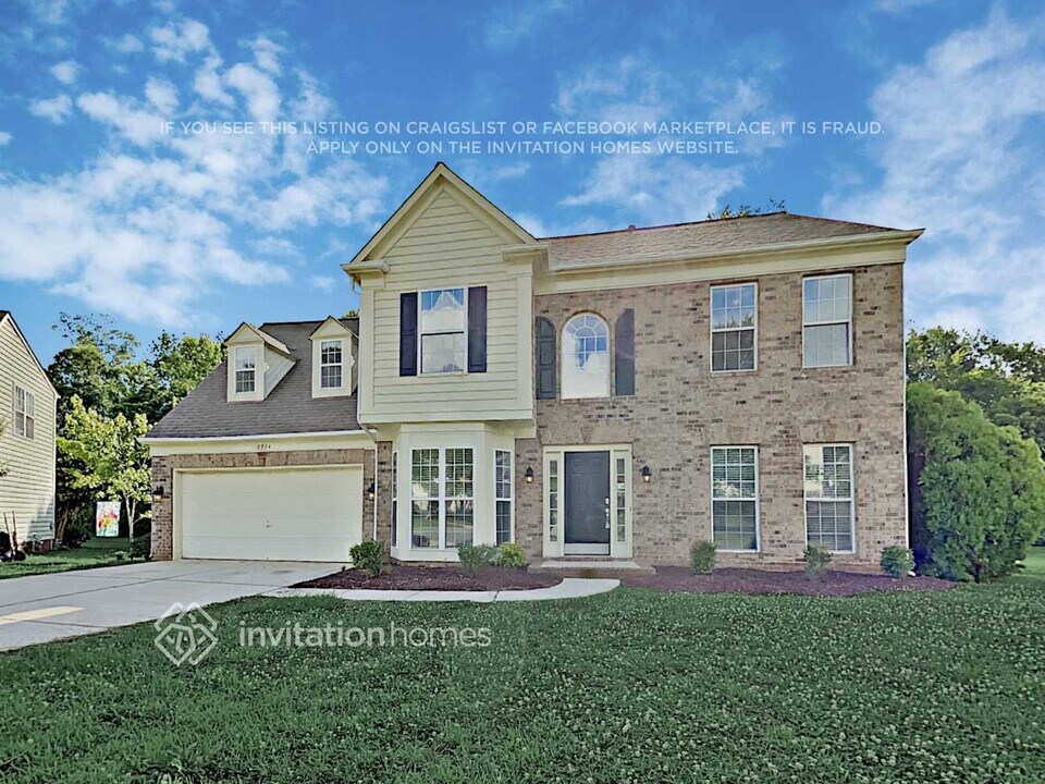8934 Lizzie Ln in Huntersville, NC - Building Photo