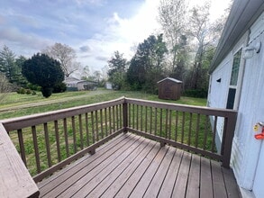 1050 Ross Ln in Clarksville, TN - Building Photo - Building Photo