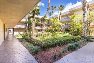 10855 SW 112th Ave, Unit 311 in Miami, FL - Building Photo - Building Photo