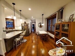 1019 W Oakdale Ave, Unit ONE in Chicago, IL - Building Photo - Building Photo