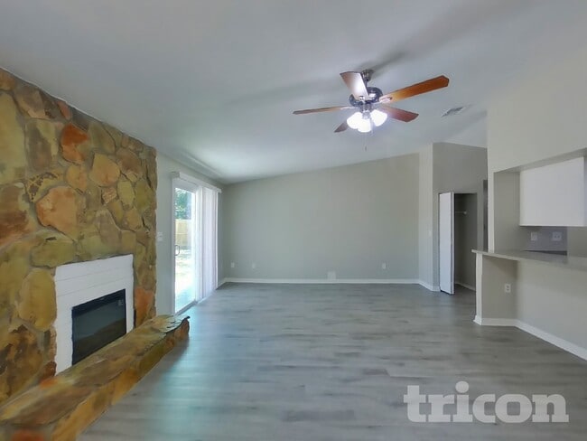 3183 Bee St E in Orange Park, FL - Foto de edificio - Building Photo