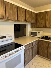 221 Lake Meryl Dr in West Palm Beach, FL - Building Photo - Building Photo