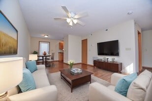 The Ridge Apartments & Townhomes in Charleston, WV - Building Photo