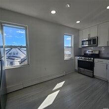 124 W Fulton St in Long Beach, NY - Building Photo - Building Photo