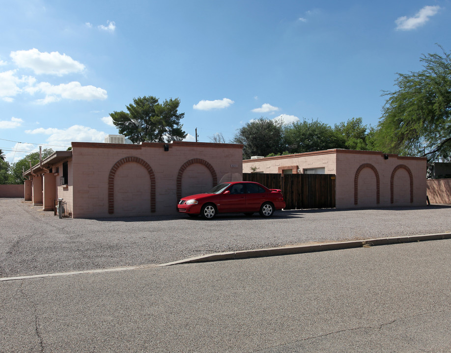 2211 N Isabel Blvd in Tucson, AZ - Building Photo