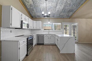 8401 Chesham Dr in Rowlett, TX - Building Photo