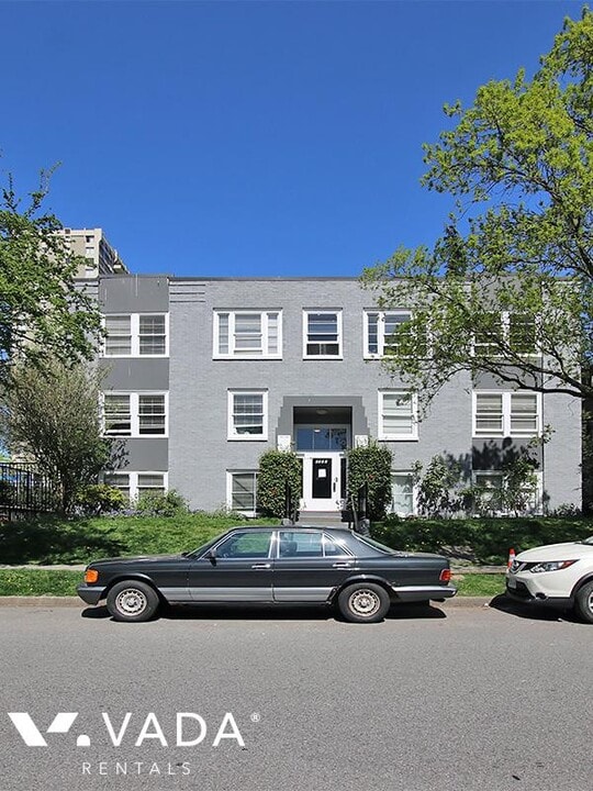 1235 Burnaby St in Vancouver, BC - Building Photo