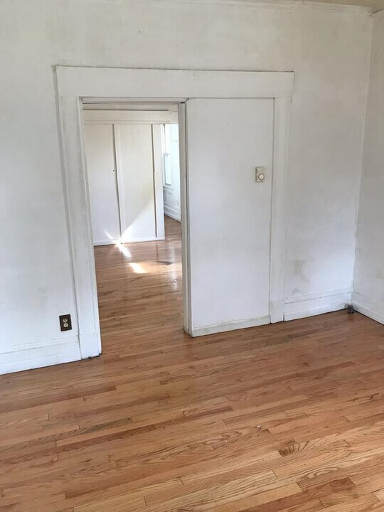 127 Dickinson St in Springfield, MA - Building Photo