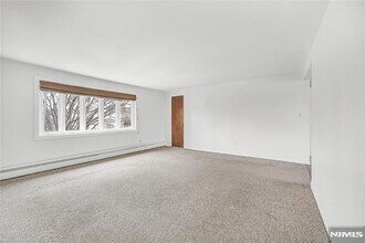 38 Washington Ave in Rutherford, NJ - Building Photo - Building Photo