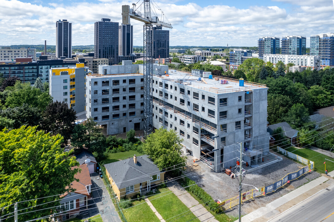 333 Albert St in Waterloo, ON - Building Photo