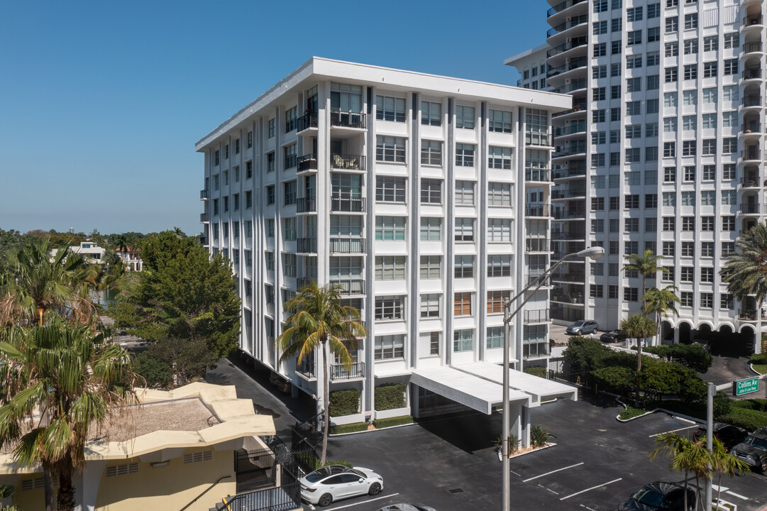 Ashley in Miami Beach, FL - Building Photo