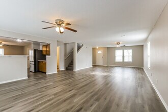 8158 Retreat Ln in Indianapolis, IN - Foto de edificio - Building Photo