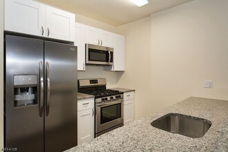 90 Clinton Ave-Unit -305 in Newark, NJ - Building Photo - Building Photo