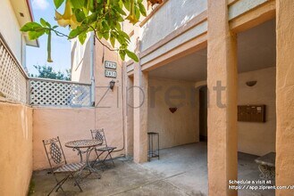 2429 Ivy Dr in Oakland, CA - Foto de edificio - Building Photo