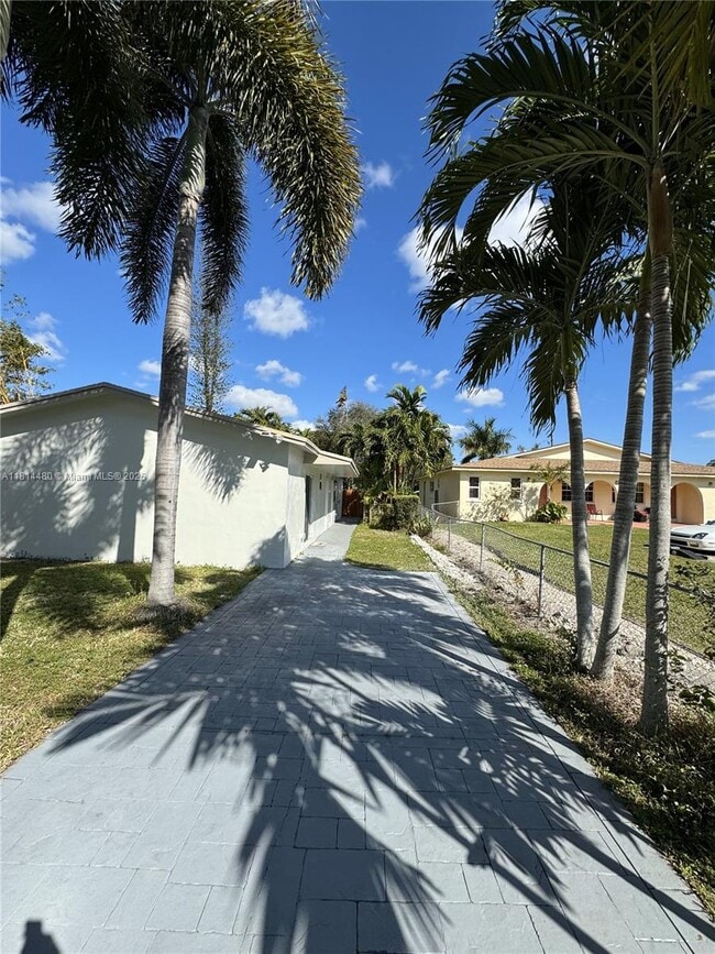 4071 SW 51st St in Fort Lauderdale, FL - Building Photo - Building Photo