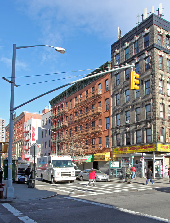 137 E 110th St in New York, NY - Foto de edificio