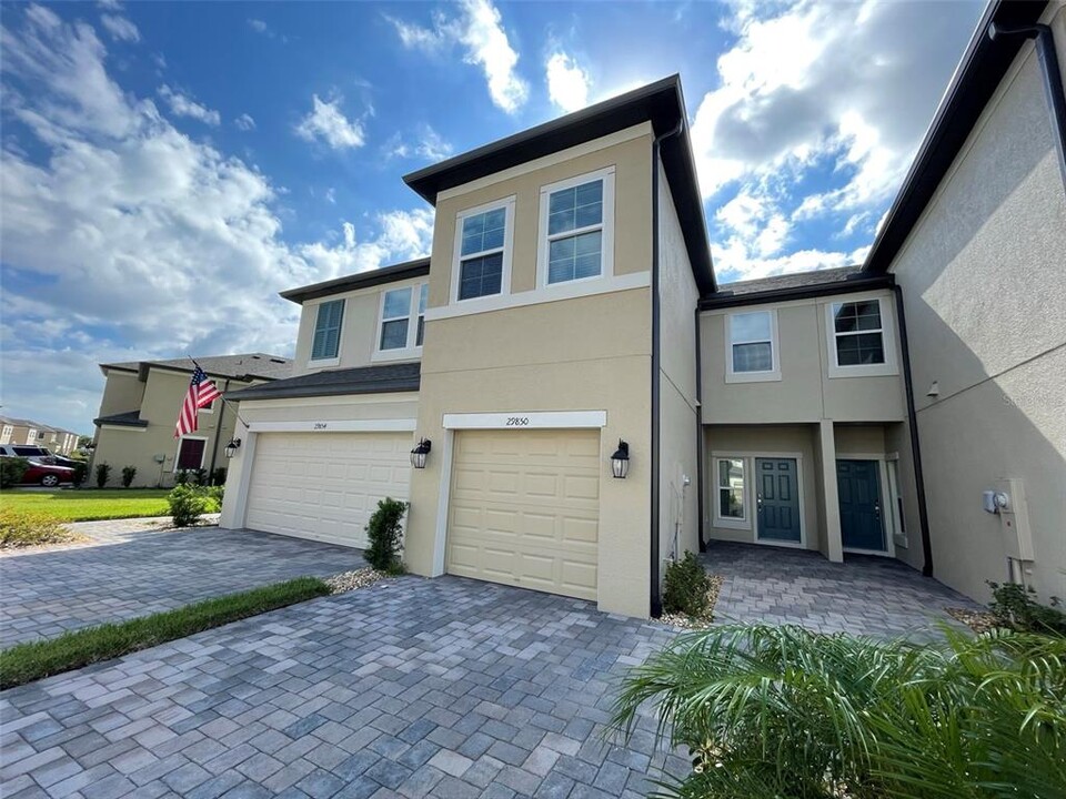 29850 Southwell Ln in Wesley Chapel, FL - Building Photo