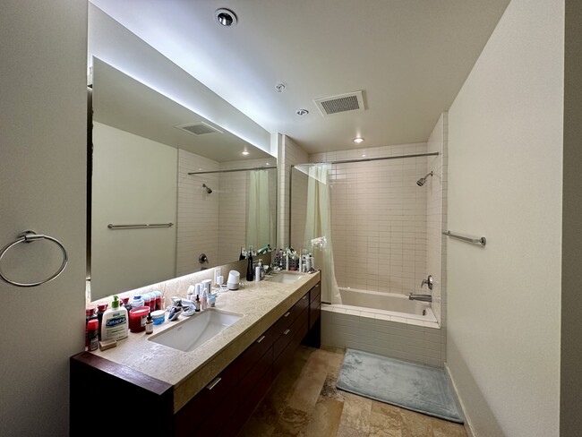 3570 SW River Pkwy, Unit 509 in Portland, OR - Building Photo - Building Photo