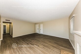 321 W Hacienda Dr in Corona, CA - Building Photo - Building Photo