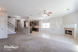 8015 N Tarrytown Crossing Dr in Conroe, TX - Foto de edificio - Building Photo