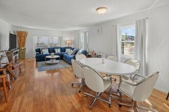 2936 Lake Shore Dr, Unit 310 in Riviera Beach, FL - Foto de edificio - Building Photo