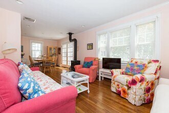 16A Linden Pl in Brookline, MA - Building Photo - Building Photo