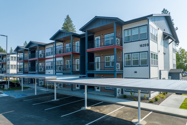 Redband Apartments in Spokane, WA - Building Photo - Building Photo