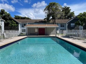 Advenir at San Tropez in Pembroke Pines, FL - Building Photo - Building Photo