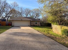 1126 W Hunt St in Sherman, TX - Building Photo