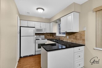 8180 Crestview Dr in Sterling Heights, MI - Building Photo - Building Photo