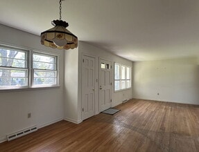 5 Blue Creek Ln in Latham, NY - Building Photo - Building Photo