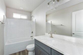 927 S Cushman Ave in Tacoma, WA - Foto de edificio - Building Photo