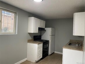 1622 Alton St, Unit 104 in Aurora, CO - Foto de edificio - Building Photo