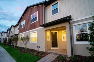 4867 Cross Pr Pkwy in St. Cloud, FL - Building Photo