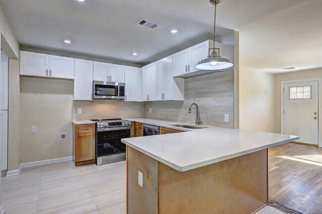 810 Commodore Dr NW in Atlanta, GA - Building Photo - Building Photo