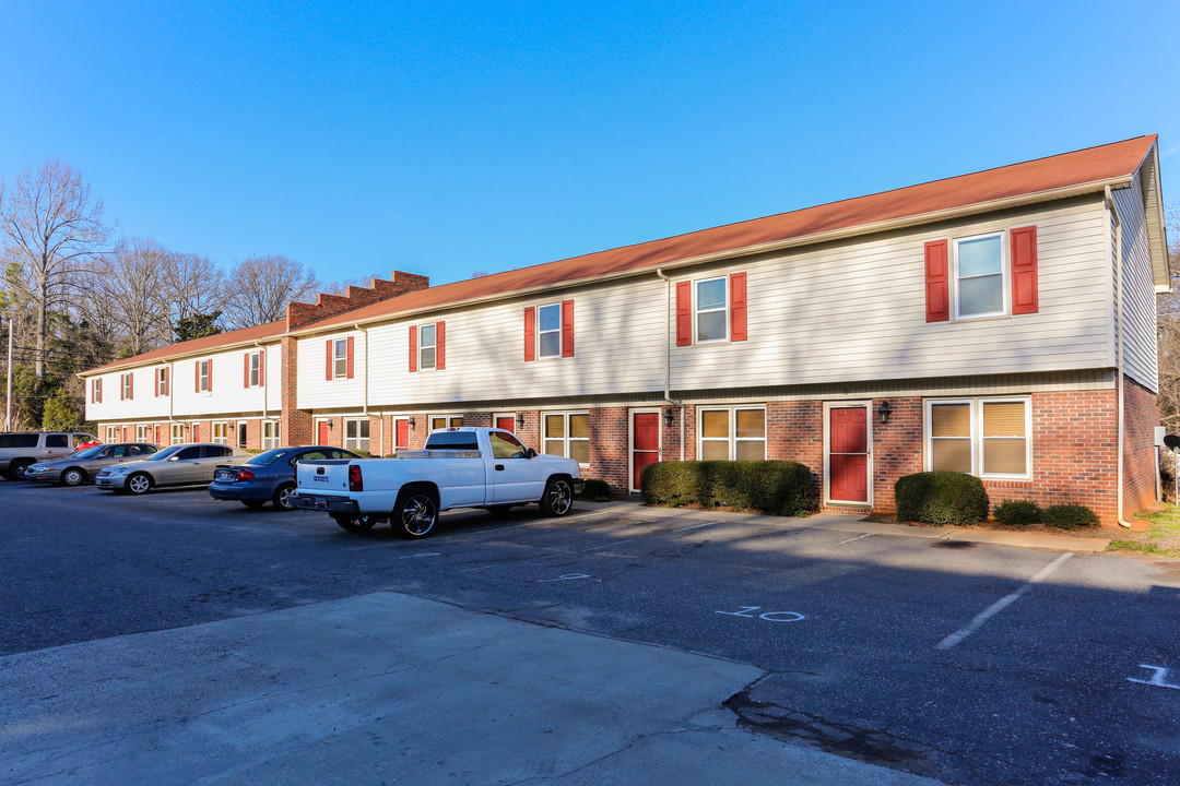 Frost Garden Townhomes in Mount Holly, NC - Building Photo