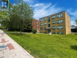 9901-9901 Yonge St in Richmond Hill, ON - Building Photo - Building Photo