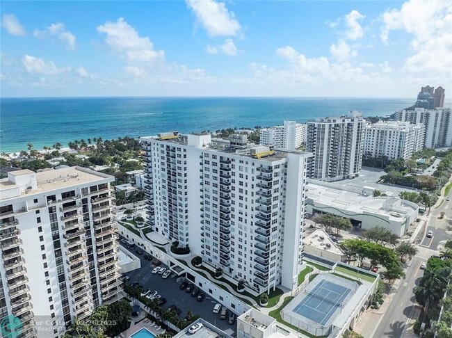 3015 N Ocean Blvd in Fort Lauderdale, FL - Foto de edificio - Building Photo