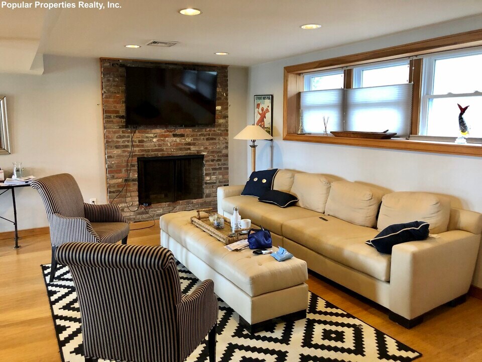 80 York Ter in Brookline, MA - Building Photo