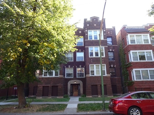 6753 S Clyde Ave in Chicago, IL - Building Photo - Building Photo