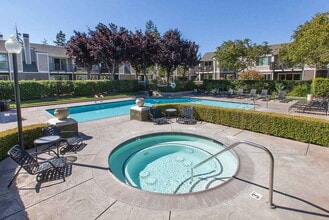 Le Parc in Santa Clara, CA - Building Photo - Building Photo