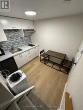 316 Cherokee Blvd in Toronto, ON - Building Photo - Building Photo
