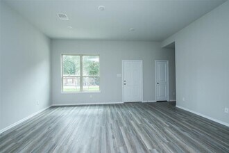 1010 Columbia River Rd in Montgomery, TX - Building Photo - Building Photo