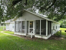 3830 3rd Ave in Laurel Hill, FL - Building Photo
